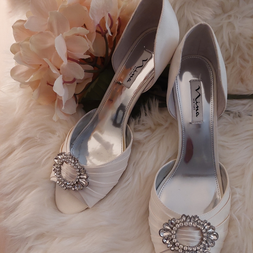 NINA Satin luster Shoes size 11 with brooch